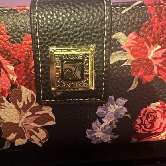 Stone Mountain Bonded Leather Floral Black Wallet - Picture 2 of 7